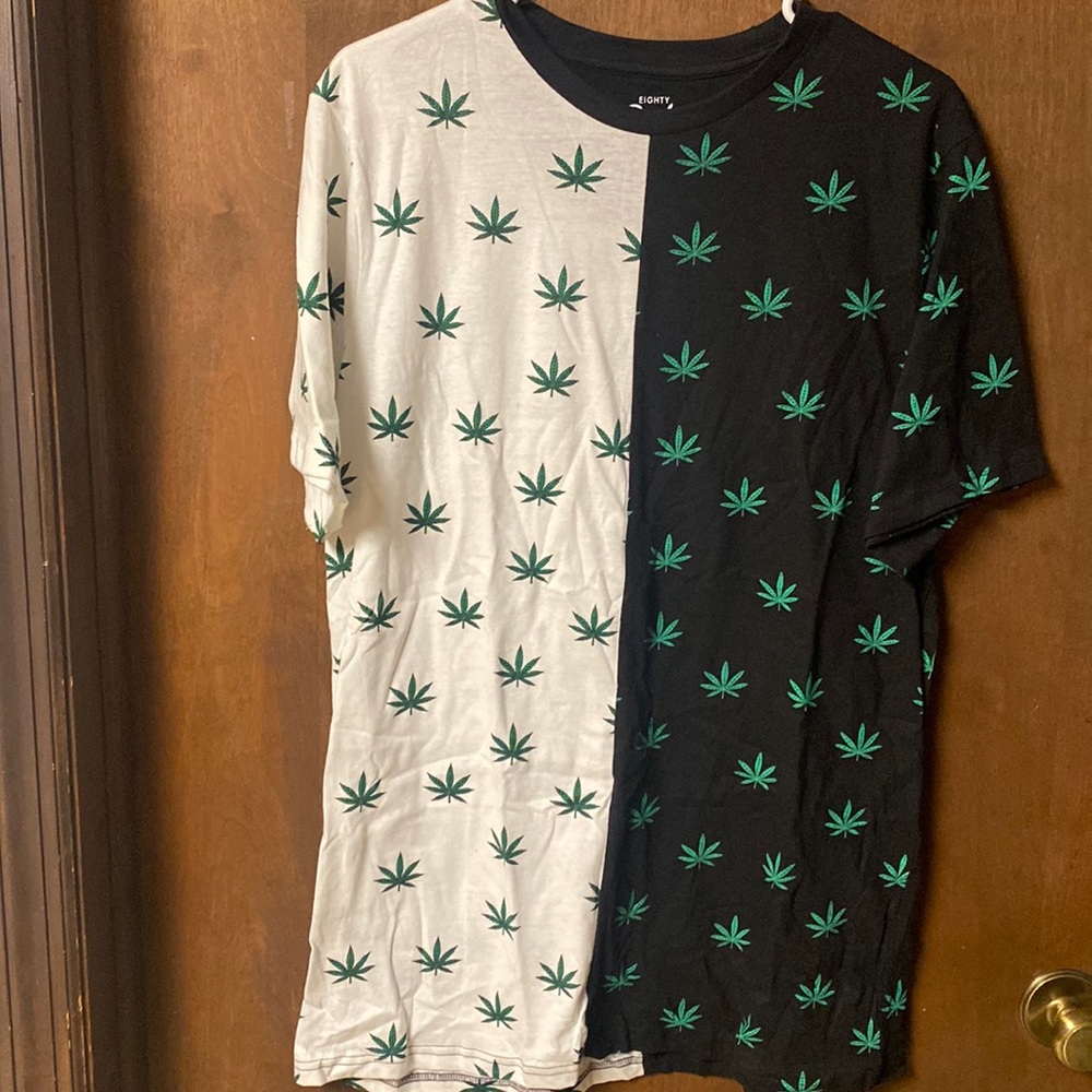 Mens leaf tshirt size large nwot